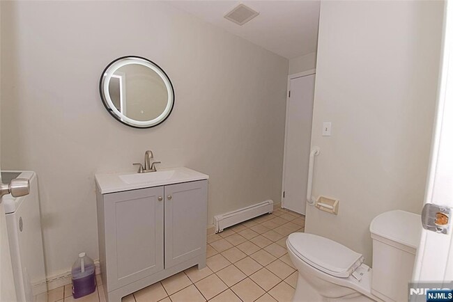 Building Photo - 380 Undercliff Ave