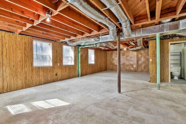 Building Photo - PROCUREMENT ONLY 334 Porter Road - Available Now! Ranch style home with spacious floor plan & bea...