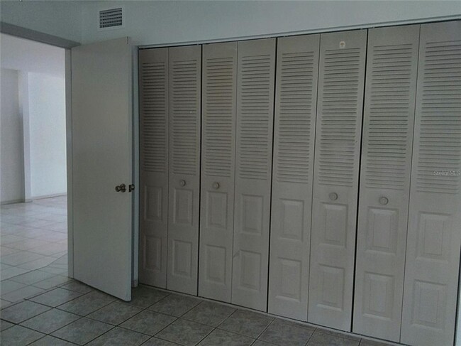 Building Photo - 313 Dirksen Dr