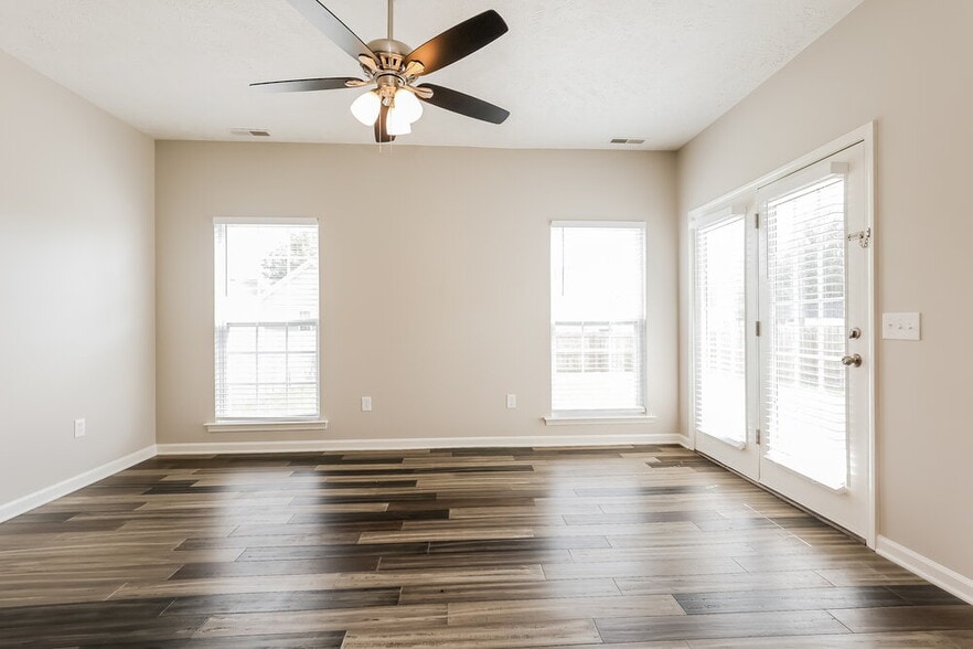 Building Photo - 2821 Painted Pony Dr