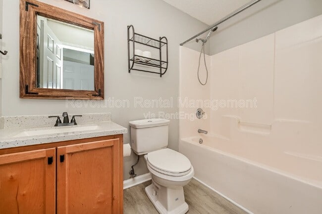 Building Photo - 1740 Summerwoods Ln