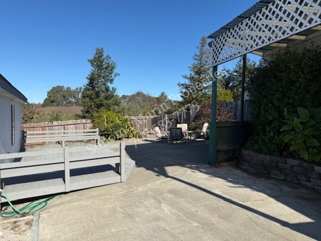 Building Photo - Great Single Level Home in the Country ~ West Petaluma ~ 2bd/2ba with Large Bonus Room