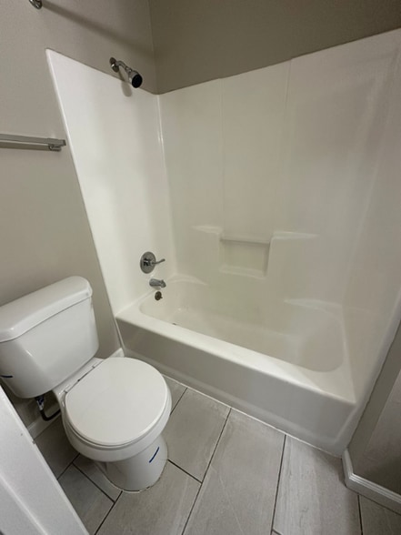 Building Photo - 766 Anderson Ave