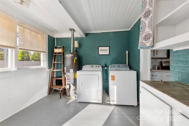 Building Photo - 604 Pearl Ave