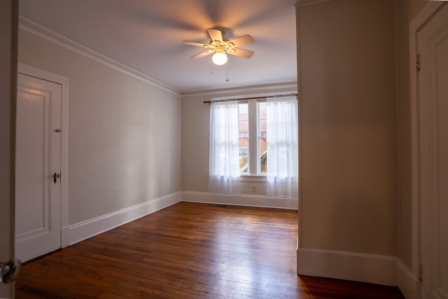 Building Photo - 2733 Herschel St