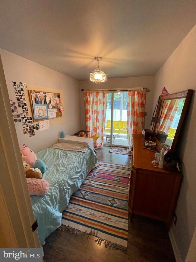 Building Photo - 107 Oak Terrace