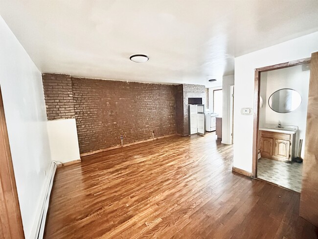 Building Photo - 10 JEWETT Ave