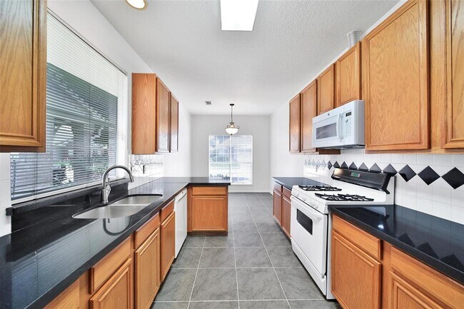 Building Photo - 2922 Green Valley Trail Dr