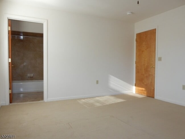 Building Photo - 28 Jane Dr