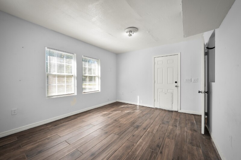 Building Photo - 1602 Wambolt St