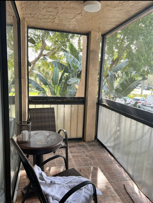 Building Photo - 2455 Lindell Blvd