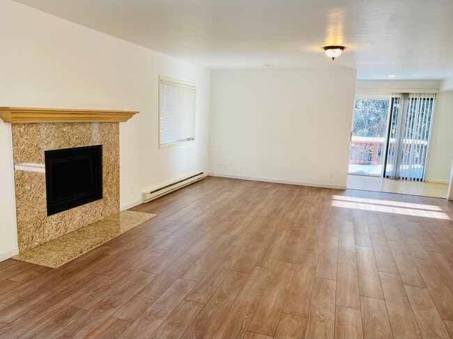 Primary Photo - 1120 Dale Ave