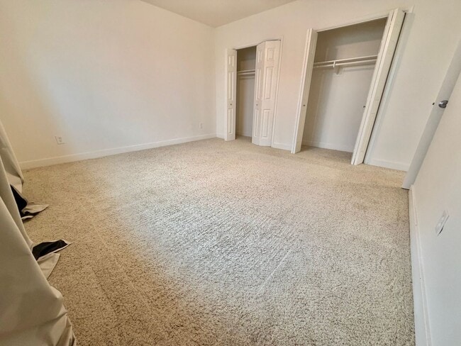 Building Photo - Spacious 2BD with Private Laundry Room, Garage Parking & Private Entrance