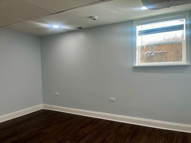 Building Photo - 6522 Spaulding Ave