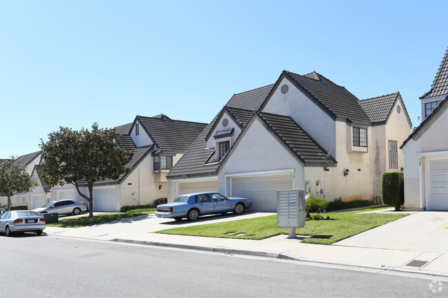Building Photo - Stonebridge Townhomes
