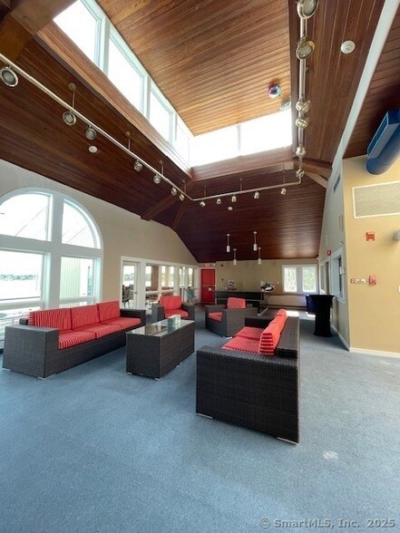 Building Photo - 69 Harbour Close