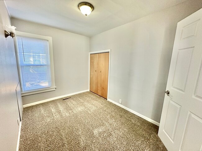 Building Photo - 1023 Hackett St