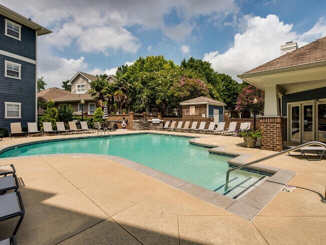 Building Photo - Charming Dilworth Condo in Olmsted Park – Walkable, Updated, Furnished Option Available. Pool Views!