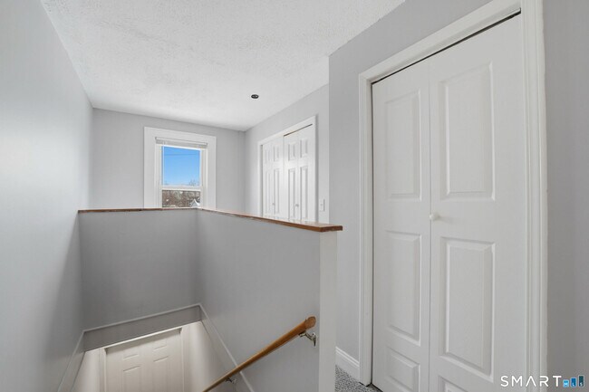 Building Photo - 15 Rose St