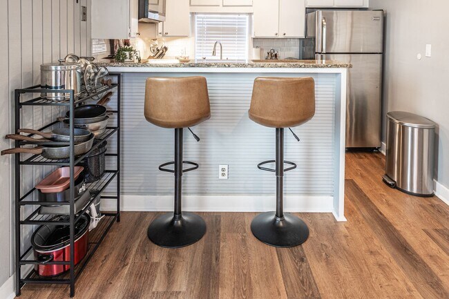 Building Photo - 1515 1/2 S Carson Ave