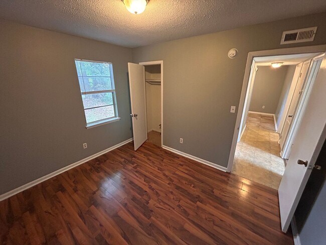 Building Photo - 3br 1BA house with decorative mantle and garage  with move in special for July!