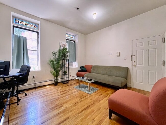 Primary Photo - 1035 Washington St