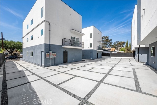 Building Photo - 642 N Boyle Ave