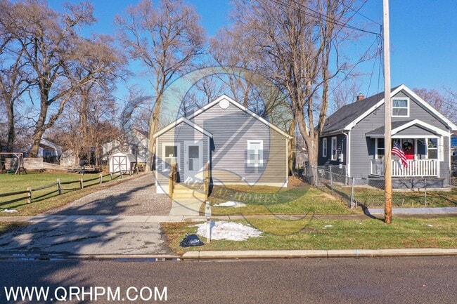 Building Photo - Available Now in Burton!!!