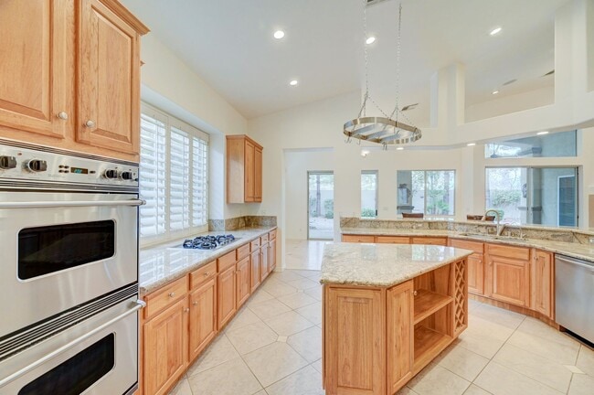 Building Photo - Canyon Ridge