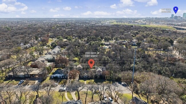 Building Photo - 2100 Daisy Ln