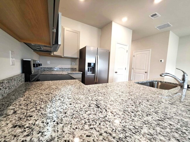 Building Photo - 1424 Sugarplum Ln