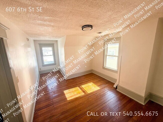 Building Photo - 607 6th St SE