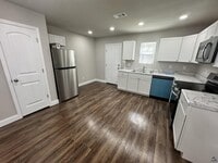 Building Photo - 301 Doyle St