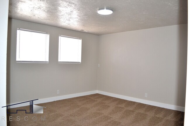 Building Photo - 1688 N Main St