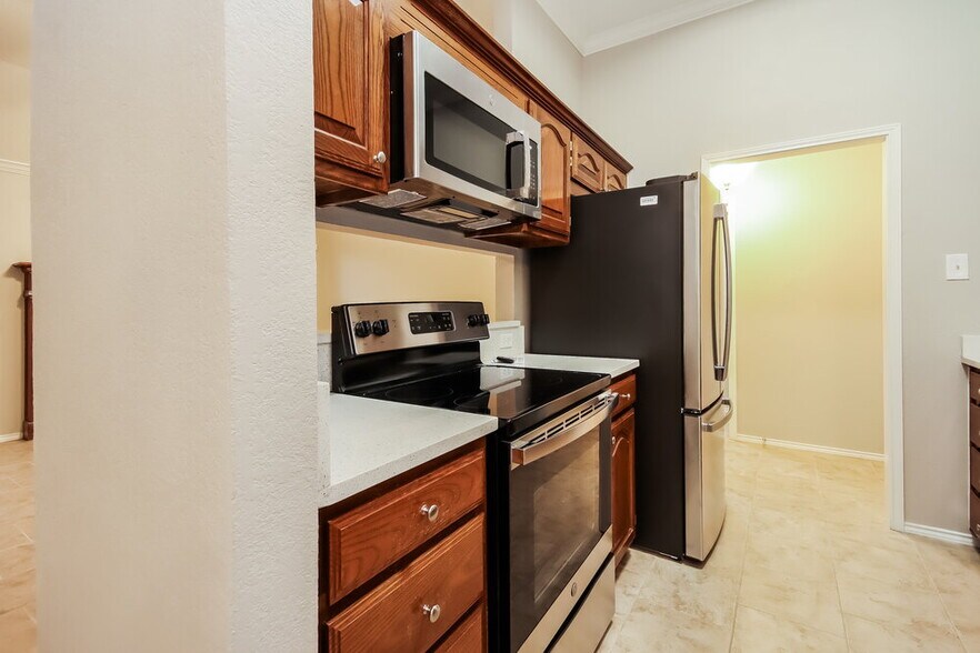 Building Photo - 804 Irene St