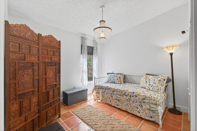 Building Photo - 10332 Islander Dr