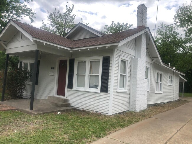 Building Photo - 1211 Monroe St