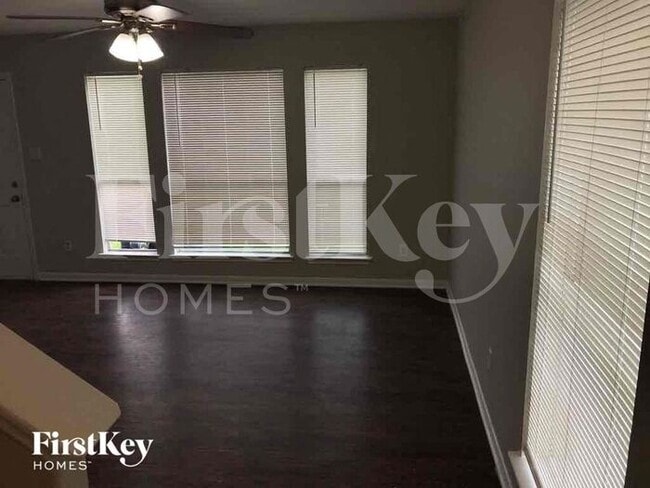 Building Photo - 17919 Greenbriar Park Dr