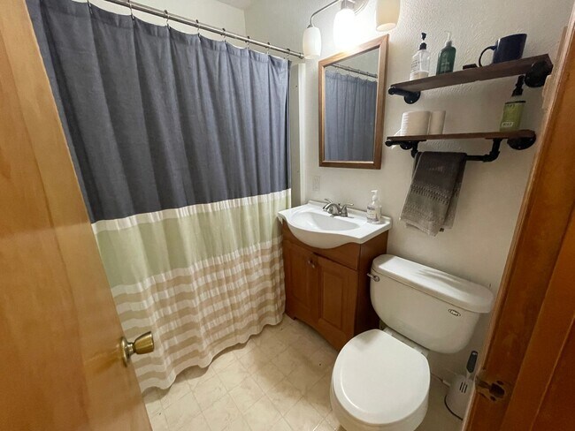Building Photo - Charming S. Tabor 2 Bed + Bonus Room, 2 Ba...
