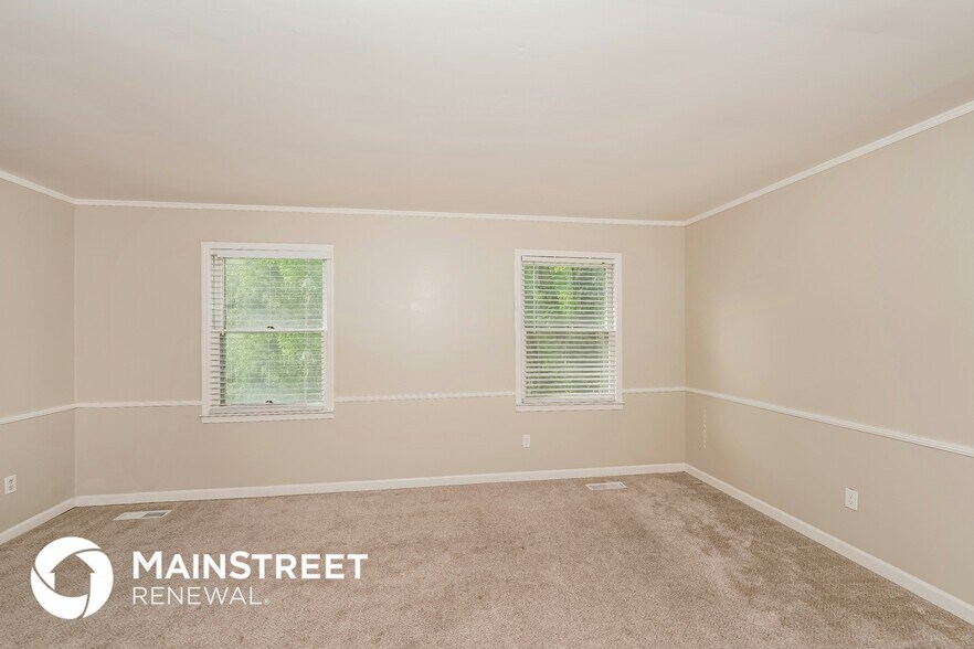 Building Photo - 636 Cresap Cir NE
