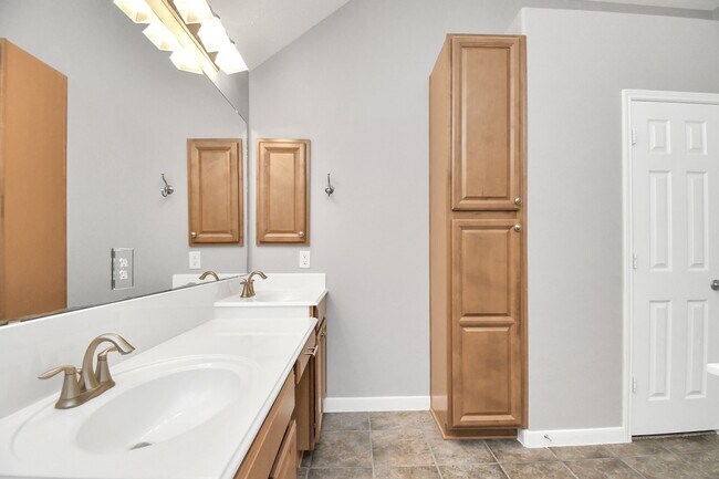 Building Photo - 17311 Elverson Oaks Dr