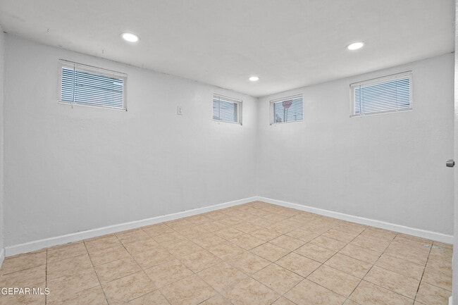 Building Photo - 3700 Taylor Ave