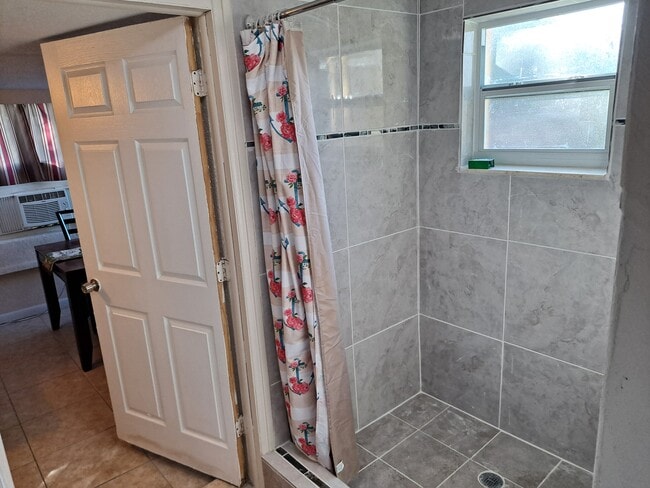 Building Photo - 6600 SW 26th St