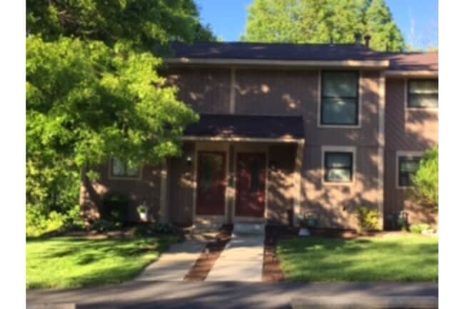 Building Photo - 3160 Laurel Ridge Cir