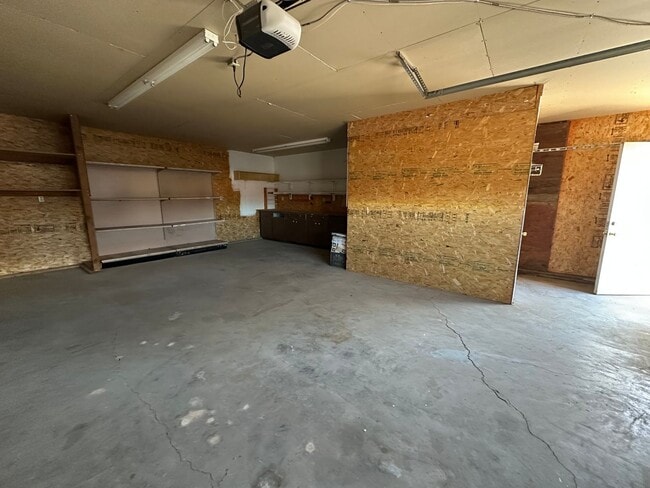 Building Photo - 5842 Henley Rd