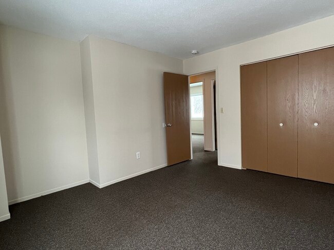 Building Photo - 611 E Burnsville Pkwy