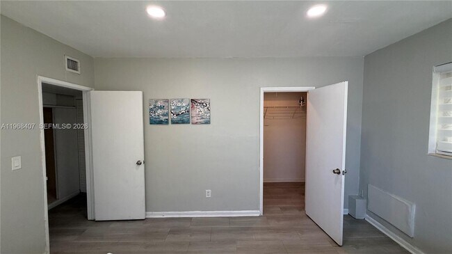 Building Photo - 10000 E Bay Harbor Dr