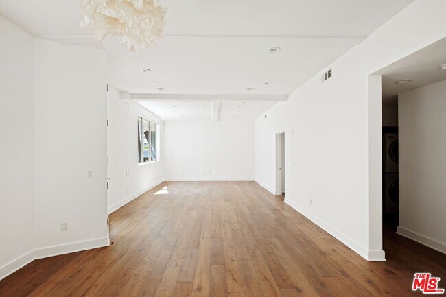 Building Photo - 616 Croft Ave