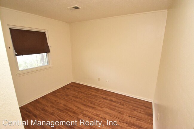 Building Photo - 2 br, 1 bath House - 120 W. Leyete Ave