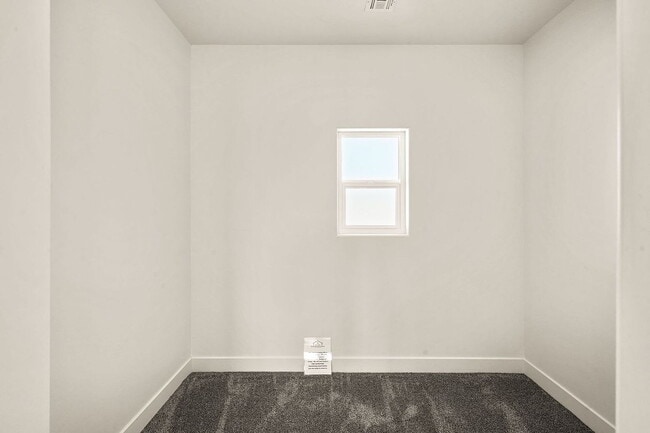 Building Photo - Single Family Home